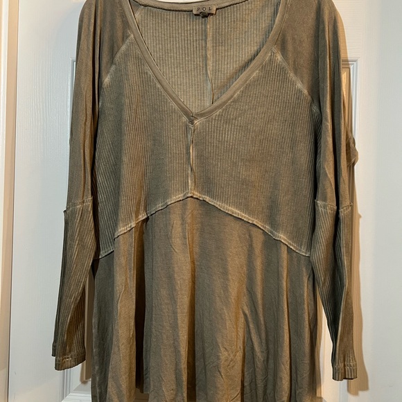 🦋NWOT POL Women's Sage Green V-Neck Tunic  size medium - Picture 2 of 5